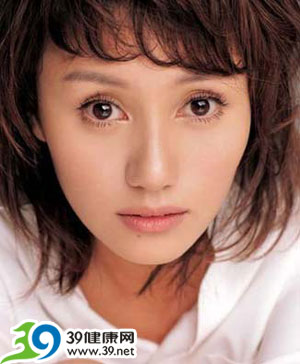 偷学袁泉 吃辣美女要注意肌肤保湿 偷学袁泉 吃辣美女要注意肌肤保湿