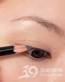 内双眼美眉的化妆技巧 内双眼美眉的化妆技巧