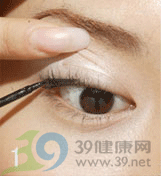 化妆师的隐形眼线化妆攻略 化妆师的隐形眼线化妆攻略