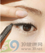 化妆师的隐形眼线化妆攻略 化妆师的隐形眼线化妆攻略
