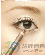 化妆师的隐形眼线化妆攻略 化妆师的隐形眼线化妆攻略