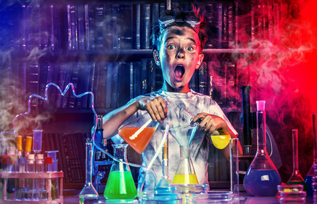 中国工程院院士钟南山迎春会上跳斗牛舞