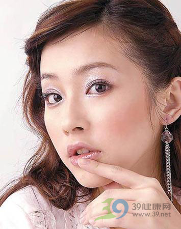 教你轻松一分钟美白+保湿! 教你轻松一分钟美白+保湿!