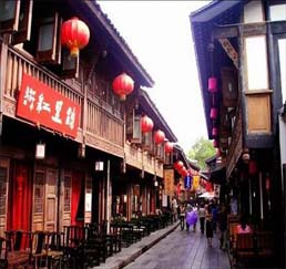 成都：云山雾绕尽蓉城