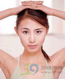 3套瘦脸操 变瓜子脸美女
