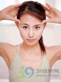 3套瘦脸操 变瓜子脸美女