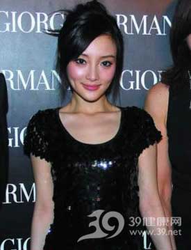 学习最潮的夏季晚妆 学习最潮的夏季晚妆