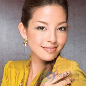 春夏出游学堂:出游清爽妆容打造 春夏出游学堂:出游清爽妆容打造