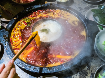 不法分子用豆奶粉冒充“三鹿”退货赚钱(图) 不法分子用豆奶粉冒充“三鹿”退货赚钱(图)