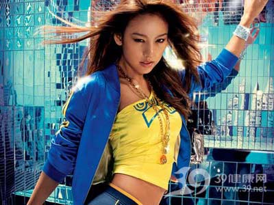 干燥分叉 如何解决秀发的难题 干燥分叉 如何解决秀发的难题