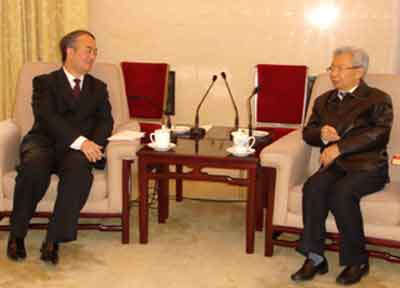 桑国卫副委员长听取基金会领导工作汇报并担任基金会名誉理事长
