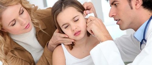 印度一妇女面部肿瘤大如足球 重近2公斤(图) 印度一妇女面部肿瘤大如足球 重近2公斤(图)
