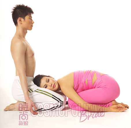 双人性爱瑜伽让性福妙不可言