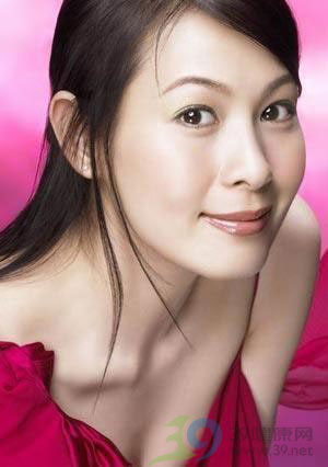 泰国长发美女传授传统护发方法 泰国长发美女传授传统护发方法