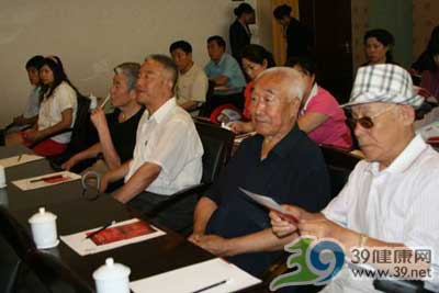 掀起红色营销风暴   创新营销论坛召开