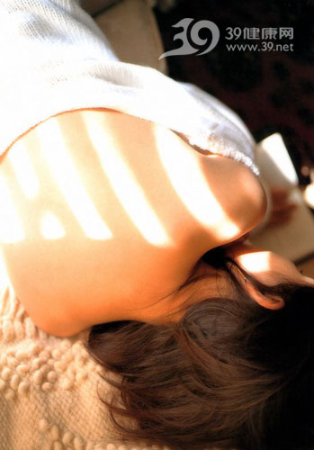 “小”女生赖床丰胸小诀窍 “小”女生赖床丰胸小诀窍