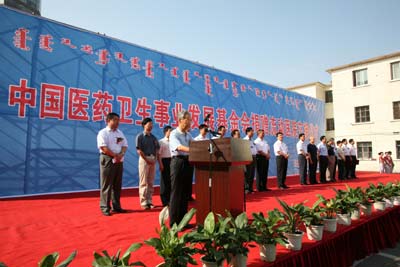 我会向内蒙古牧区人民捐赠六辆“健康中国流动医院”专用医疗车
