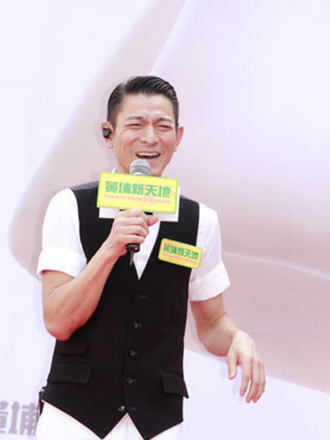 刘德华坦言曾打美白针 签唱会耍宝逗歌迷 刘德华坦言曾打美白针 签唱会耍宝逗歌迷