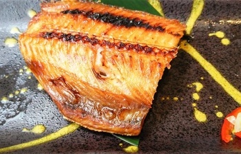 黑新闻:海苔饼干内竟藏着8厘米长铁丝 黑新闻:海苔饼干内竟藏着8厘米长铁丝