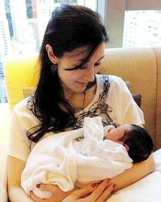 李嘉欣年初六产下一子 重2.9公斤母子平安 李嘉欣年初六产下一子 重2.9公斤母子平安