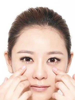 告别浮肿 10步打造上镜小脸
