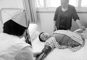 男子遇车祸遭拦腰轧断 仅剩78厘米奇迹存活 男子遇车祸遭拦腰轧断 仅剩78厘米奇迹存活