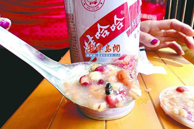 娃哈哈八宝粥喝出绿豆蝇 厂家欲赠一箱八宝粥和事 娃哈哈八宝粥喝出绿豆蝇 厂家欲赠一箱八宝粥和事