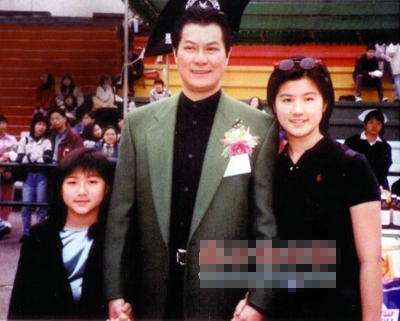 香港名导邓光荣15日出殡 女儿忆述父亲生前往事(图) 香港名导邓光荣15日出殡 女儿忆述父亲生前往事(图)