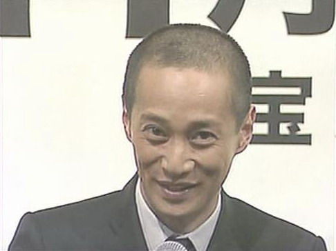 SMAP成员中居正广疑暴露秃头 假发移位当众出丑 SMAP成员中居正广疑暴露秃头 假发移位当众出丑