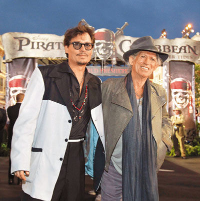 约翰尼・德普自曝受伤忍痛拍戏 笑称是赚辛苦钱 约翰尼・德普自曝受伤忍痛拍戏 笑称是赚辛苦钱