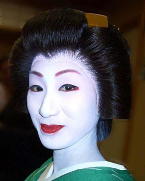 贝嫂维多利亚又尝新 高价鸟粪做面膜 贝嫂维多利亚又尝新 高价鸟粪做面膜
