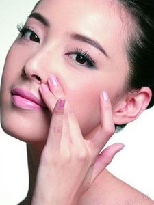 彩妆三步骤让鼻子变小变立体 彩妆三步骤让鼻子变小变立体
