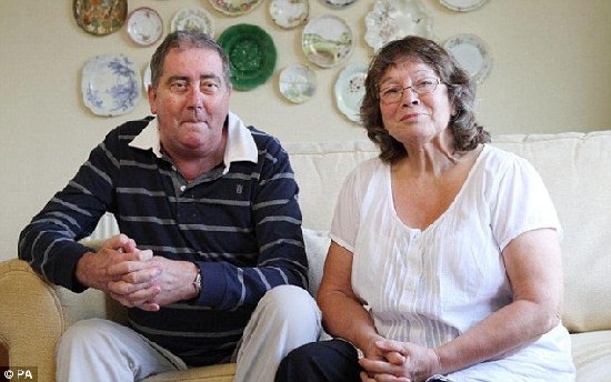 英国绝症患者生前自愿变身 成首个“当代木乃伊” 英国绝症患者生前自愿变身 成首个“当代木乃伊”