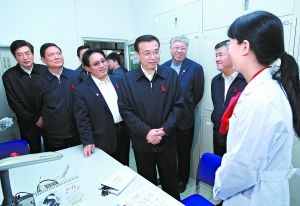 李克强在北京考察艾滋病防治工作 李克强在北京考察艾滋病防治工作