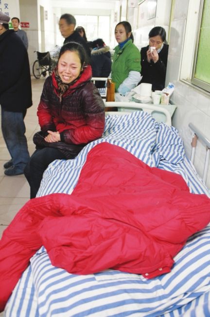 13岁女孩就医猝死 家属质疑院方开药有误 13岁女孩就医猝死 家属质疑院方开药有误