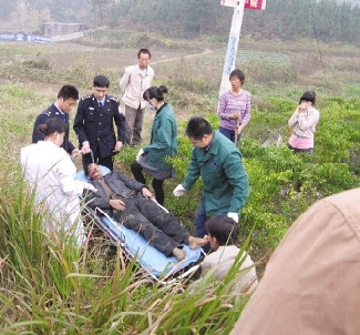 医院将伤者遗弃垃圾堆 称系保安误将其清理出院 医院将伤者遗弃垃圾堆 称系保安误将其清理出院