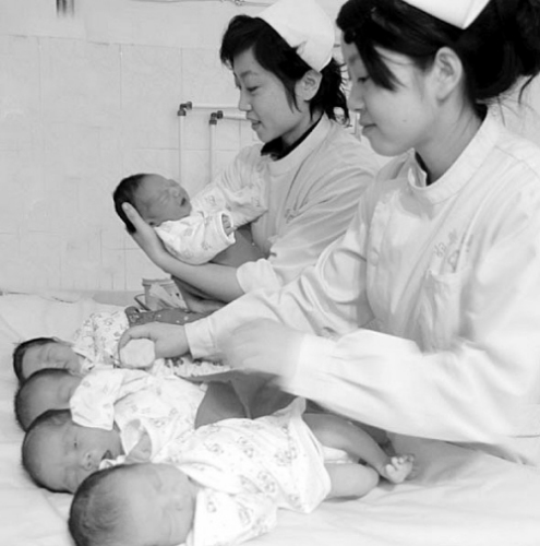 为生“龙宝宝”医院孕检排长队
