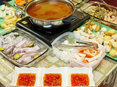 黑作坊用化肥染色剂将鸭肉做成羊排(图) 黑作坊用化肥染色剂将鸭肉做成羊排(图)