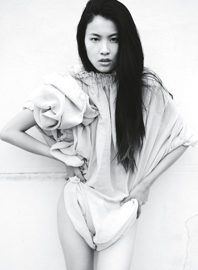 化妆包大检查 揭秘名模们的美容小心机 化妆包大检查 揭秘名模们的美容小心机