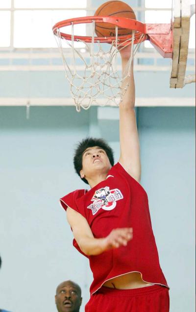 前辽宁球员心脏病发猝死 仅24岁曾绰号“小姚明” 前辽宁球员心脏病发猝死 仅24岁曾绰号“小姚明”