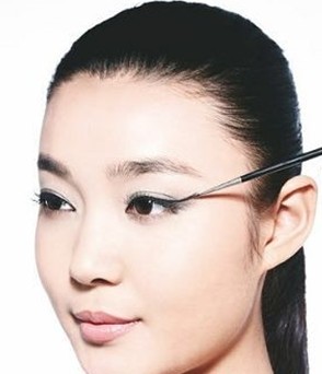 戴美瞳不如画一个眼部“几何形” 戴美瞳不如画一个眼部“几何形”