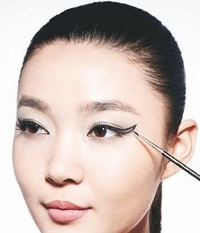 戴美瞳不如画一个眼部“几何形” 戴美瞳不如画一个眼部“几何形”