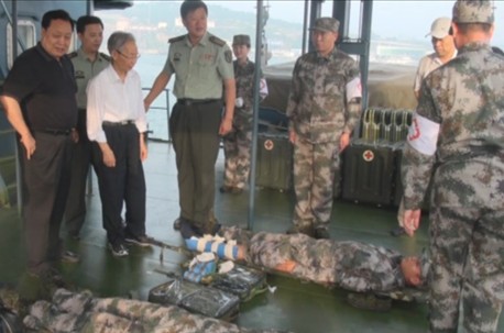 王彦峰理事长一行考察海上卫生船