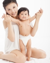 为左撇子宝宝扫清成长障碍 首要是体谅和尊重