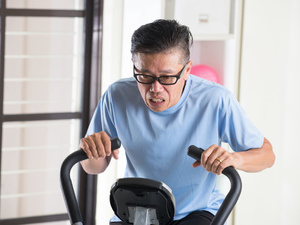 惊！跷二郎腿对男人有危害