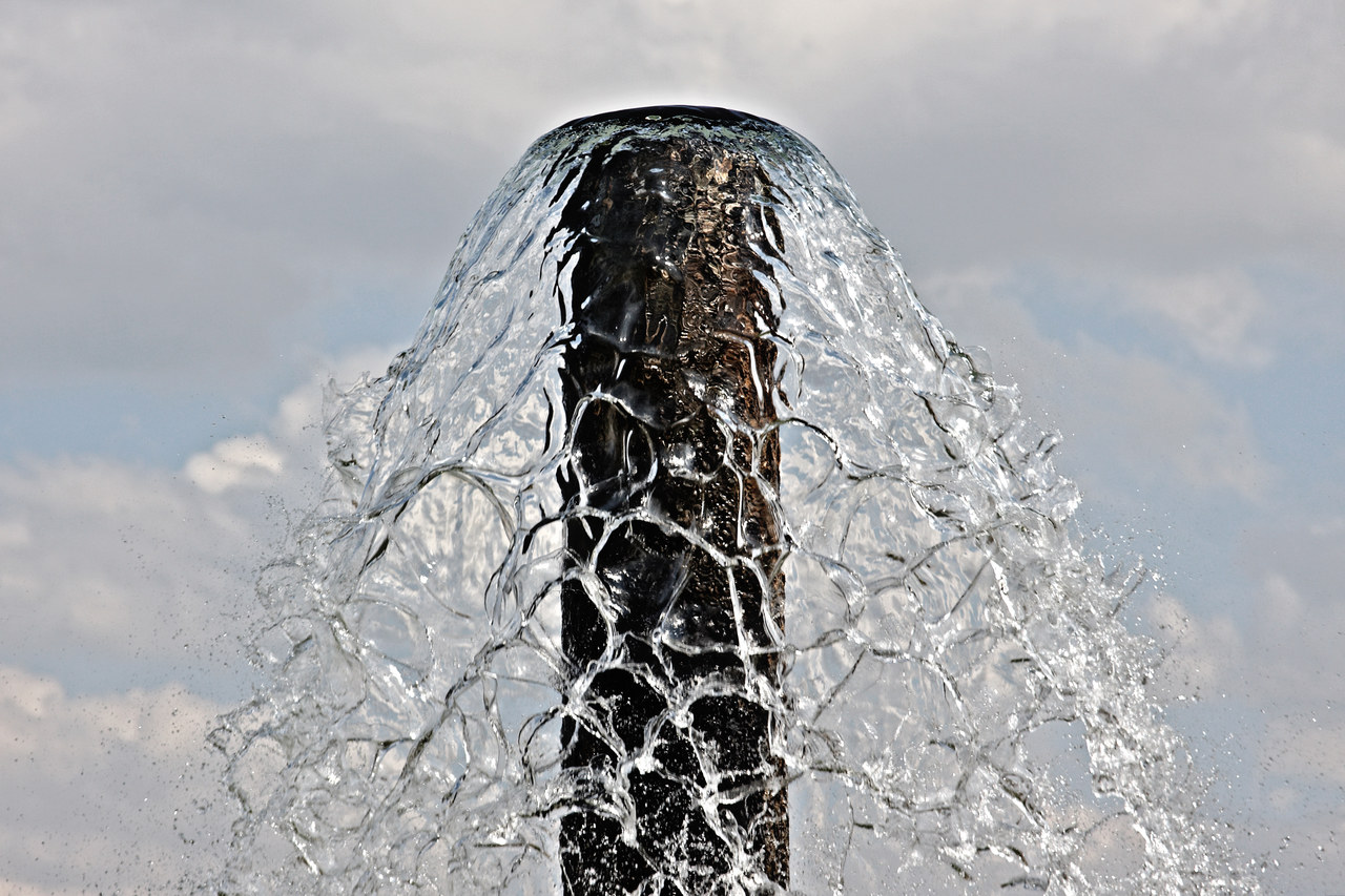 女生怎样把自己弄出喷泉来 动动手指头就行