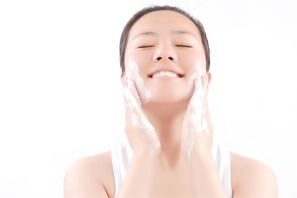 洗面奶一天用两次可以吗？洗面奶一天用多少次适宜？